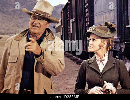 Dreckiges Gold  Train Robbers,  John Wayne, Ann-Margret Die Witwe Mrs. Lowe (Ann-Margret) bittet Lane (John Wayne), ihr gegen Stock Photo