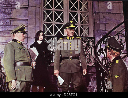 Spion Zwischen Zwei Fronten  Triple Cross  Gert Froebe, Romy Schneider, Yul Brynner Im Jahr 1940 besetzen die Deutschen die Stock Photo