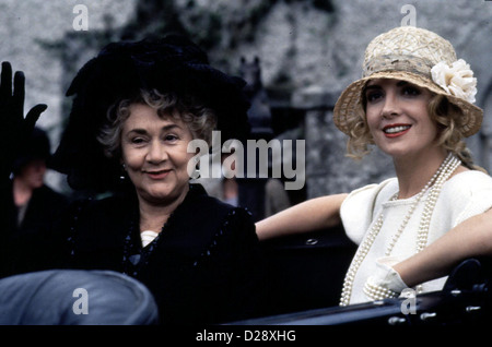 Die Witwen Von Widows Peak  Widow's Peak  Joan Plowright, Natasha Richardson Eines Tages haelt eine Neue Einzug in den Kreis: Stock Photo