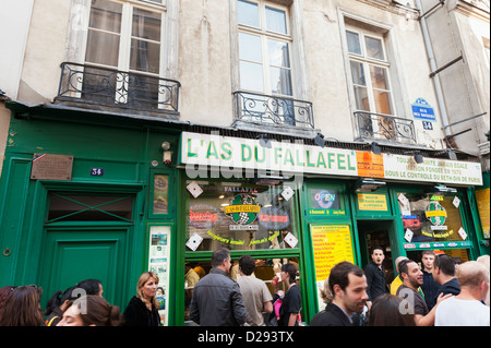 L'As du Fallafel - world famous kosher falafel takeaway and restaurant on the Rue des Rosiers in Le Marais, Paris, France. Stock Photo