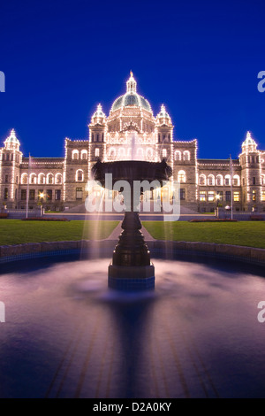 FOUNTAIN LEGISLATIVE PARLIAMENT BUILDINGS INNER HARBOUR VICTORIA VANCOUVER ISLAND BRITISH COLUMBIA CANADA Stock Photo