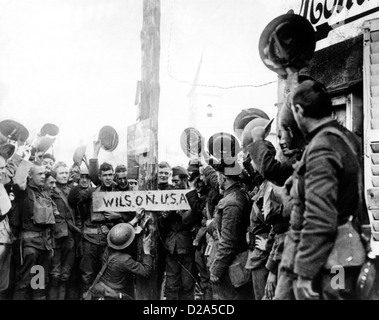 World War I. American Troops Celebrate A Paris Avenue Renamed For President Woodrow Wilson. September 13, 1918. Stock Photo