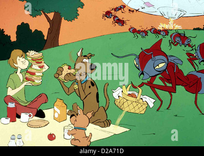 Studio Publicity Still from Scooby-Doo, Where Are You?  Scrappy-Doo,  Velma, Scooby-Doo, Shaggy, Daphne, Fred circa 2000 File Reference #  30846935THA For Editorial Use Only - All Rights Reserved Stock Photo - Alamy