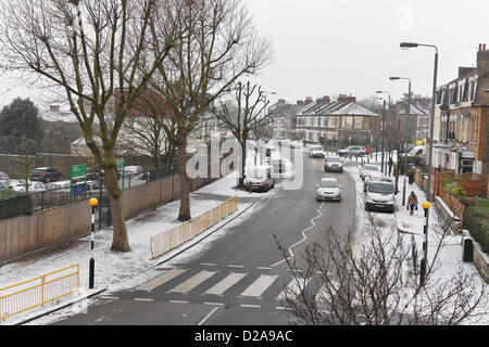 London, UK, 18th January 2013. Light snow starts to fall in the morning in Wandsworth, south west London. Credit:  Dutourdumonde / Alamy Live News Stock Photo