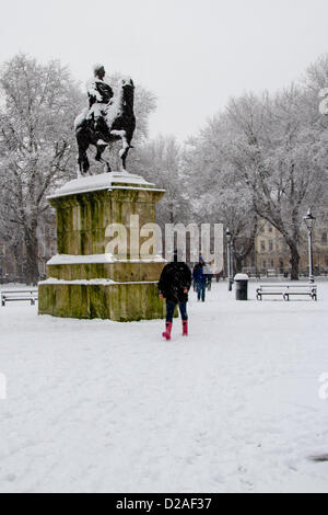 Bristol, UK. 18th Jan, 2013. Many people chose to walk to work as a band of snow moved across the country. Stock Photo