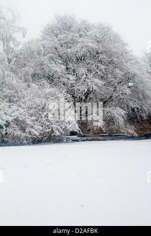 Bristol, UK. 18th Jan, 2013. Berkeley Square in the snow as a band of snow moved across the country. Stock Photo