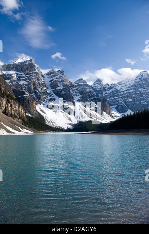 MORAINE LAKE WENNKCHEMNA PEAKS BANFF NATIONAL PARK ALBERTA CANADA Stock Photo