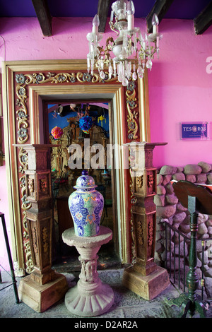 Hotel Meson Sacristia De La Compania - They sell antiques from ground floor - in town of Puebla - mexico Stock Photo