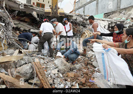 Padang, Indonesia, clean up work in the inner city Stock Photo