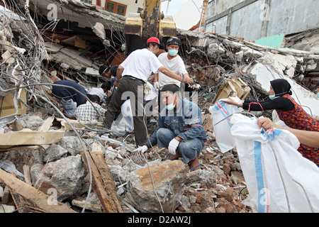 Padang, Indonesia, clean up work in the inner city Stock Photo