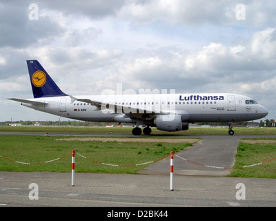 Airbus A320-211 Lufthansa D-AIPX at Berlin Tegel Stock Photo