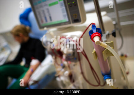 A dialysis patient is connected to a dialysis machine for blood purification at the University Hospital Carl Gustav Carus in Dresden, Germany, 16 January 2013. Photo: Arno Burgi Stock Photo