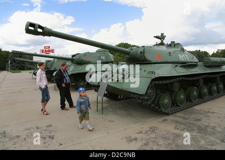 Minsk, Belarus, old-T34 tanks in front of the Monument of the Soviet Army Stock Photo