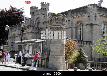 Old Oxford County Hall public waiting for bus Stock Photo