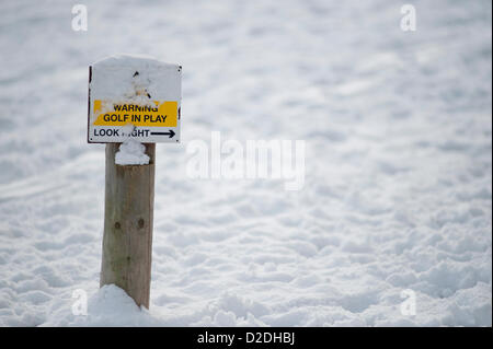 South West London, UK. 21/1/13. Snow covered sign on golf course at Wimbledon Common Stock Photo