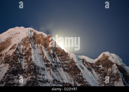 The night sky over Annapurna South and Annapurna Fang in the Annapurna Sanctuary, Himalayas, Nepal, Stock Photo