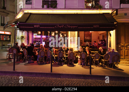 Café Chappe in Montmartre at night Stock Photo