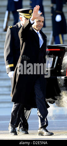 Jan. 21, 2013 - Washington, District Of Columbia, USA - President Barack Obama, followed by US Army Maj. Gen. Michael J. Linnington waves  on Capitol Hill in Washington, Monday, Jan. 21, 2013, after the Presidential review of the troops on the east side of the Capitol following his Inaugural address and ceremonial swearing-in ceremony during the 57th Presidential Inauguration. (Credit Image: © Cj Gunther/Pool/Prensa Internacional/ZUMAPRESS.com) Stock Photo