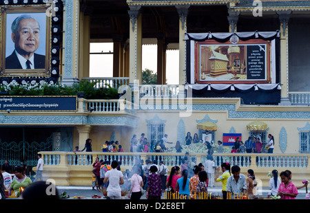 People mourn the late king Norodom Sihanuk of Cambodia Stock Photo