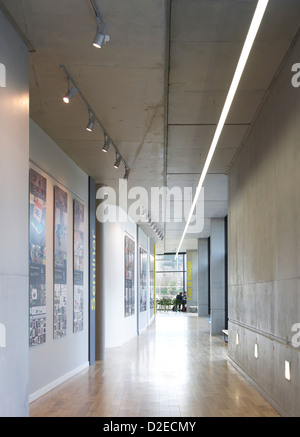 Loughborough Design School, Loughborough, United Kingdom. Architect: Burwell Deakins Architects, 2011. Corridor view with expose Stock Photo