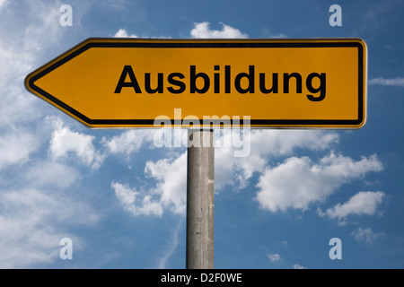 Detailansicht eines Wegweisers mit der Aufschrift Ausbildung | Detail photo of a signpost with the title education in German Stock Photo
