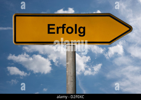 Detailansicht eines Wegweisers mit der Aufschrift Erfolg | Detail photo of a signpost with the title success in German Stock Photo