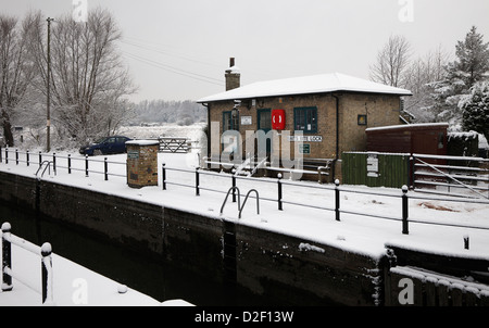 winter snow at Baits Bite Lock on river Cam Milton Cambridgeshire Stock Photo