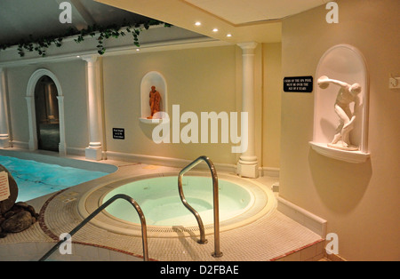 Spa pool and jacuzzi at Oxford Thames Four Pillars Hotel, Henley Road, Sandford on Thames, Oxfordshire, England, United Kingdom Stock Photo