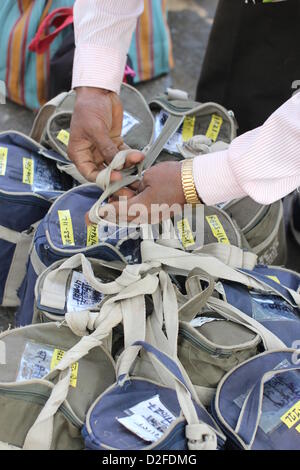Dabbawalas pack food together for delivery at Andheri Station in Mumbai, India, 20 November 2012. 5,000 food delivers take 175,000 lunches to workplaces every day in Mumbai. Photo: Doreen Fiedler Stock Photo