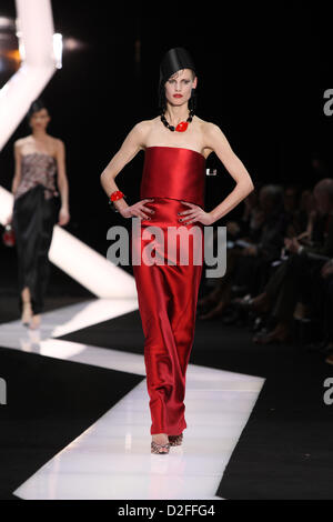 A model wears a creation by Italian designer Giorgio Armani as part of the Armani Privé spring/summer 2013 collection presented during the Paris Haute Couture fashion week, in Paris, France, 22 January 2013. Paris Haute Couture fashion shows run until 24 January 2013. Photo: Hendrik Ballhausen/dpa/Alamy live news.  Stock Photo