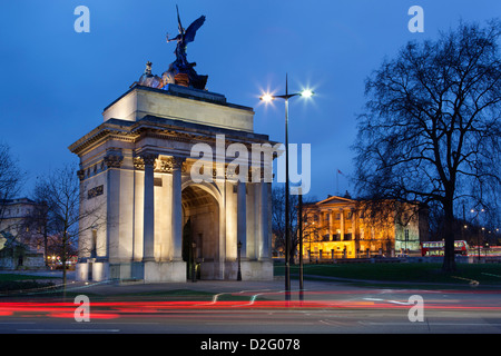 Wellington Arch and Apsley House, former home of the Duke of Wellington, on Hyde Park Corner Stock Photo