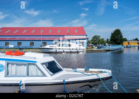 Herbert Woods Broads Haven Boatyard With Hire Boats At Potter Heigham Herbert Woods Broads Haven Boatyard With Hire Boats At Potter Heigham
