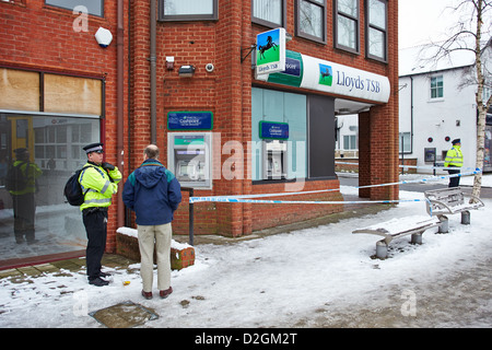 Police officers guard the scene of an armed bank robbery at Lloyds TSB bank in Headington near Oxford Stock Photo