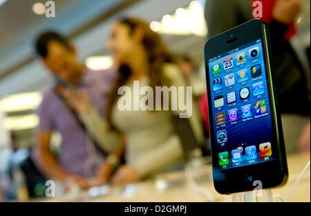 (dpa file) - A file picture dated 23 September 2012 shows visitors behing an iPhone5 inside the Apple Store on 5th Avenue in New York City, USA. Worries about Apple's dominance grow. Despite the company's new record result, the stock lost more than 10 percent of its value on 23 January 2013. Photo: Sven Hoppe Stock Photo