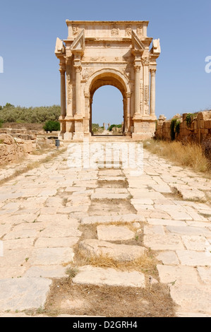 Leptis Magna. Libya. View along an ancient Roman street to the restored four way Arch of Septimius Severus. Stock Photo