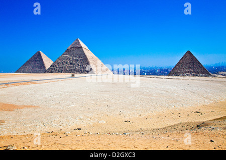 Great Pyramid complex at Giza necropolis in Cairo, Egypt. Cheops/Khufu left, Khafre/Chephren centre, Menkaure/Mykerinos right. Stock Photo