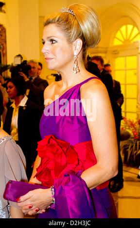 Singapore. 24th January 2013. Princess Maxima of The Netherlands arrives for the official state banquet offered by the President of Singapore at Istana Palace in Singapore, 24 January 2013. The Dutch Royals are on a two-day state visit to Singapore. Photo: Albert Nieboer /RPE/NETHERLANDS OUT/ Alamy Live News Stock Photo