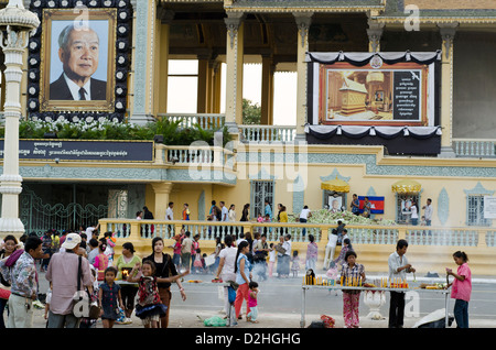 People mourn the late king Norodom Sihanuk of Cambodia Stock Photo