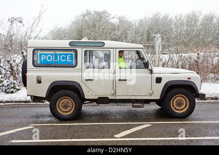 A Thames Valley Police Land Rover Defender 4x4 in use during snowy weather Stock Photo