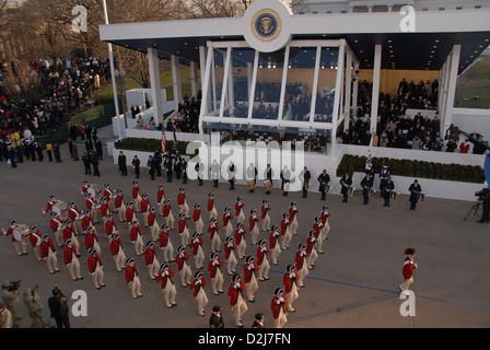 The US Army Old Guard Fife and Drum Corps march past the presidential reviewing stand during the first Obama 2009 presidential inaugural parade in Washington, DC January 20, 2009. Stock Photo
