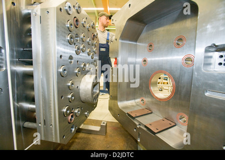Riedlingen, Germany, employee puts together a cast mold Stock Photo