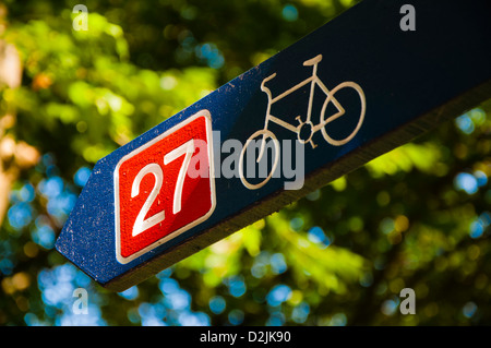 Signpost indicating National Route 27 of the National Cycle Network Stock Photo