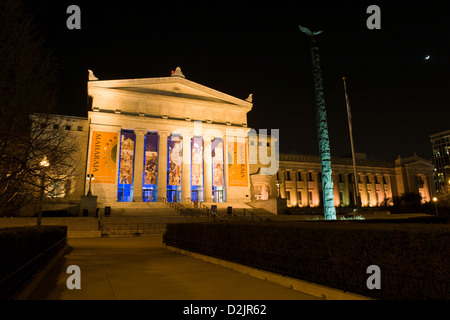 CHICAGO - JANUARY 14: Night view of the Field Museum of Natural History on January 14, 2013 in Chicago. MAX HERMAN/ALAMY Stock Photo