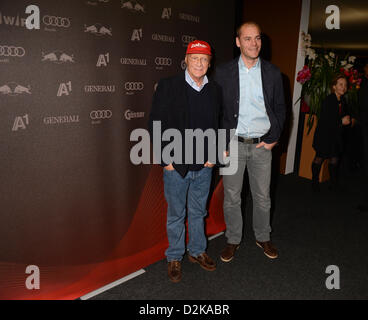 https://l450v.alamy.com/450v/d2kabr/race-driver-niki-lauda-and-retired-austrian-skier-michael-walchhofer-d2kabr.jpg