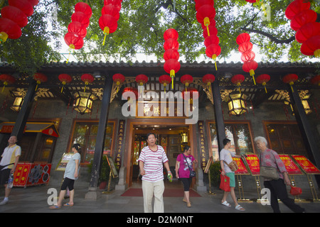 People outside Panxi restaurant, Guangzhou, Guangdong, China Stock Photo