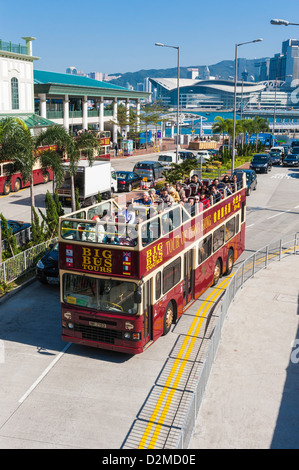 Sightseeing bus and tourists, Hong Kong Stock Photo