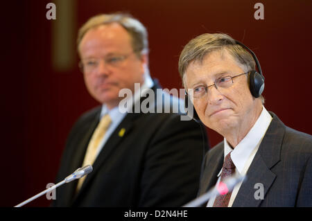 Bill Gates (R), founder of Microsoft and head of the Bill and Melinda Foundation, talks next to German Development Minister Dirk Niebel (FDP) at a press conference in Berlin, Germany 29 January 2013. The topic is about cooperartions between the Federal Ministry and his foundation to combate hunger and undernourishment. Photo: Kay Nietfeld Stock Photo