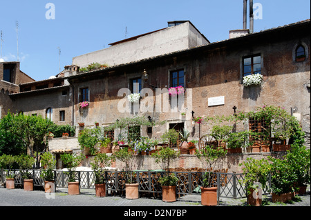 Rome. Italy. Charming medieval house barn in Trastevere home to the popular Taverna de 'Mercanti in Piazza De Mercanti. Stock Photo