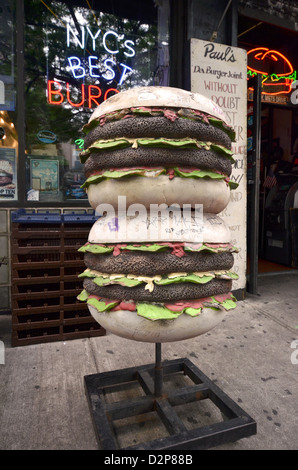 Statue of hamburgers outside Paul's Da Burger restaurant in the East Village section of Manhattan. Stock Photo