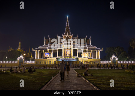 royal palace in phnom penh cambodia illuminated in honor of deceased king norodom sihanouk Stock Photo